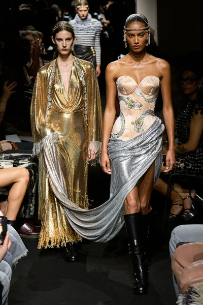 Look 18